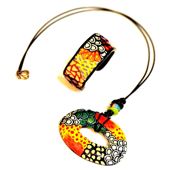 Handcrafted Polymer Resin necklace and bracelet - Picture 3 of 4
